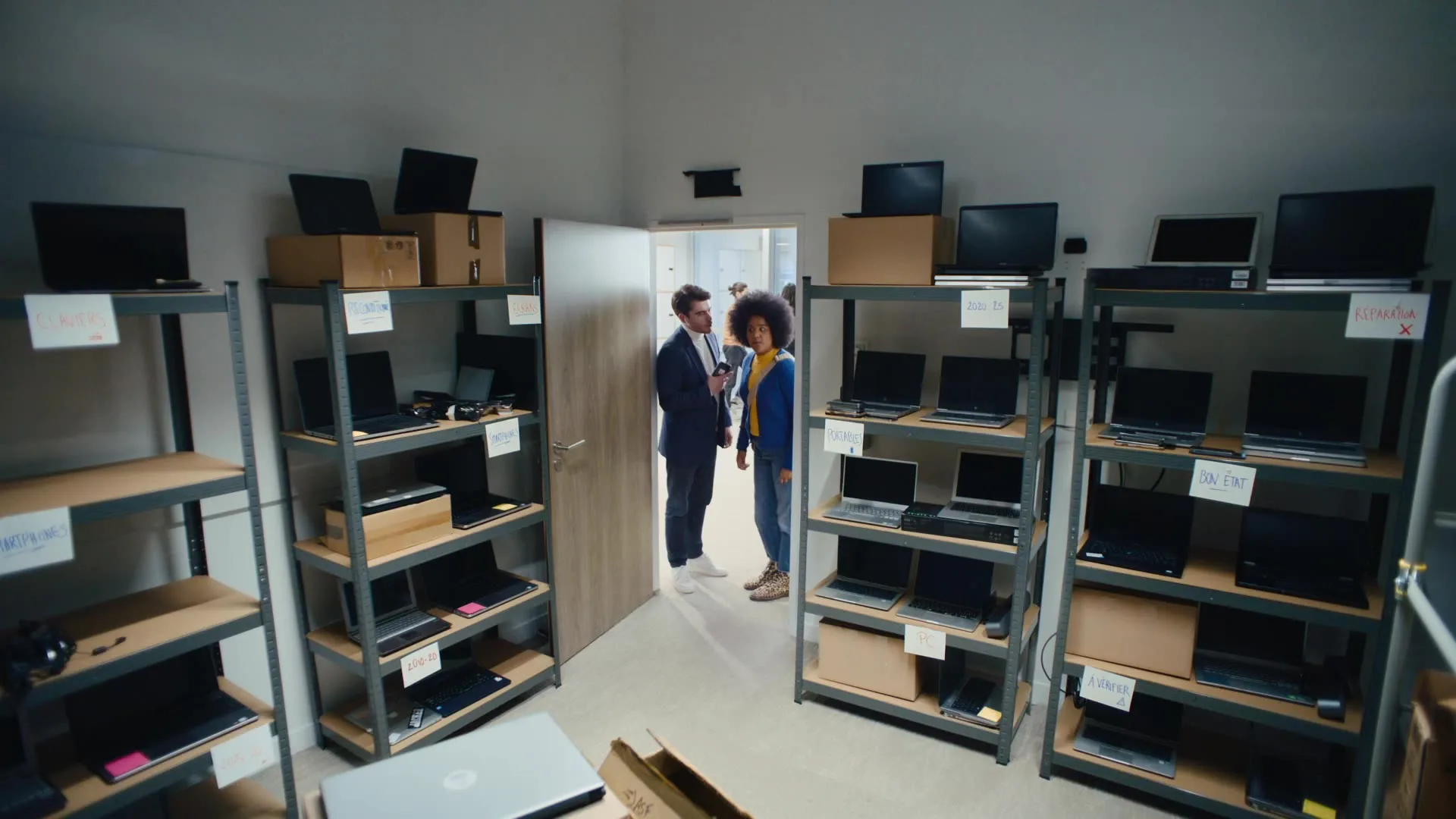 Vignette du spot Le Startupper, Emmaüs Connect